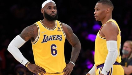 世界杯手机观看-全败战绩结束季前赛 崭新湖人要重蹈9年前覆辙？