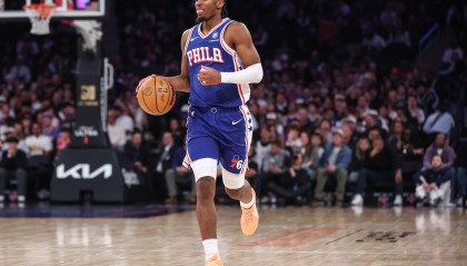 世界杯安装包下载-效率低！马克西25投仅7中拿到20分7助 三分8中2